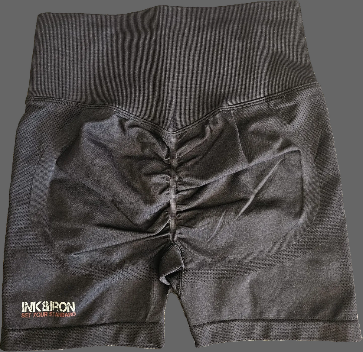 SET YOUR STANDARD SCRUNCH PERFORMANCE SHORTS