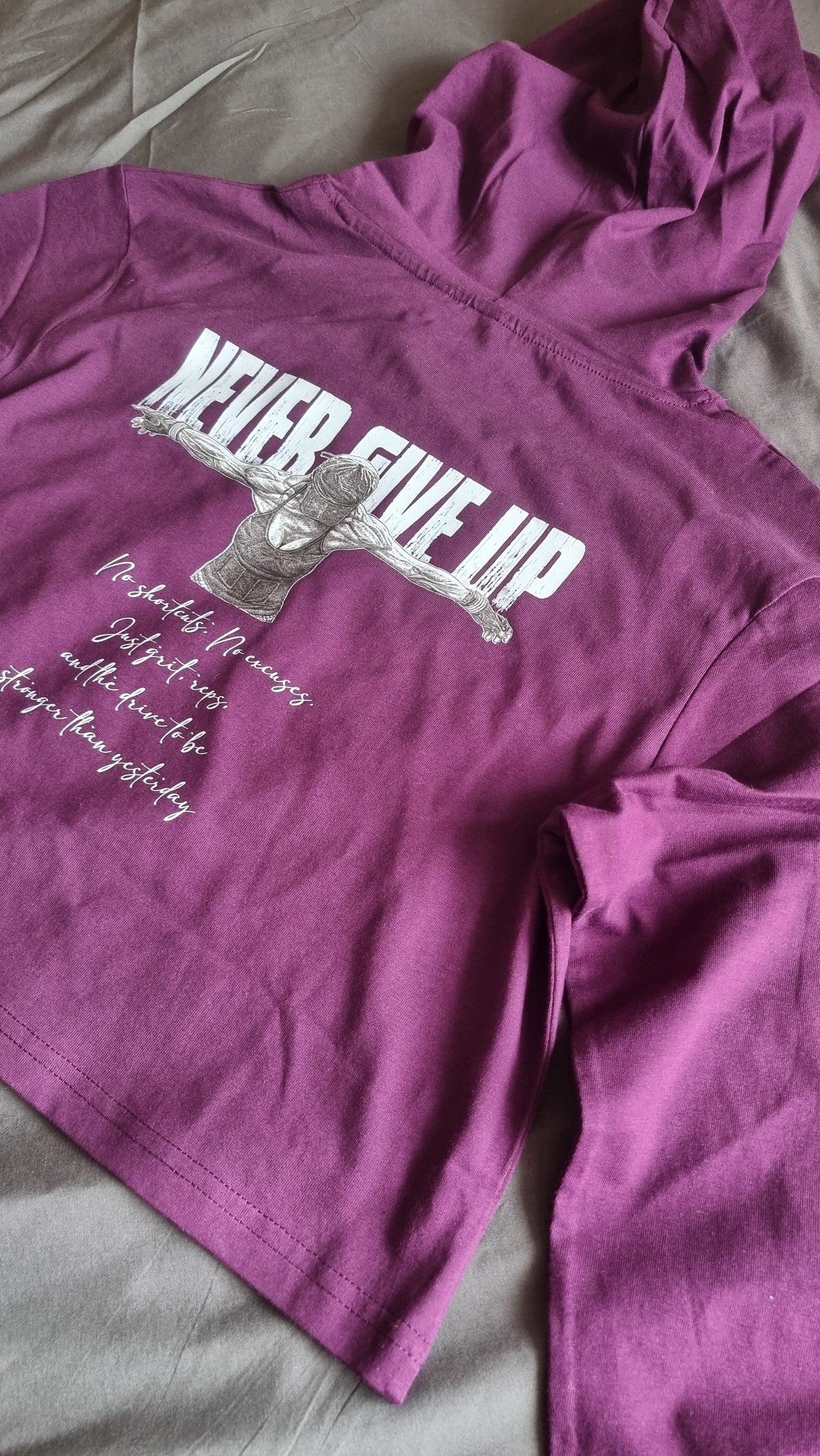 SOPRO CROP HOODIE MULBERRY Never Give Up