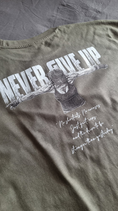 SOPRO OVERSIZE OLIVE T-SHIRT Never Give Up